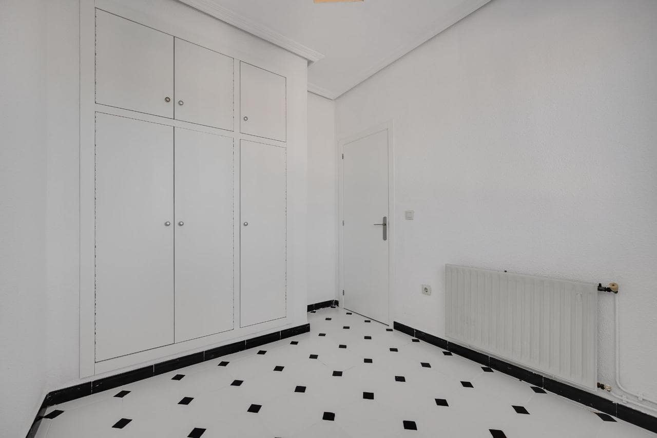 3 chambre Villa/Maison à vendre à Torrevieja avec piscine - 380 000 € (Ref: 9550697)