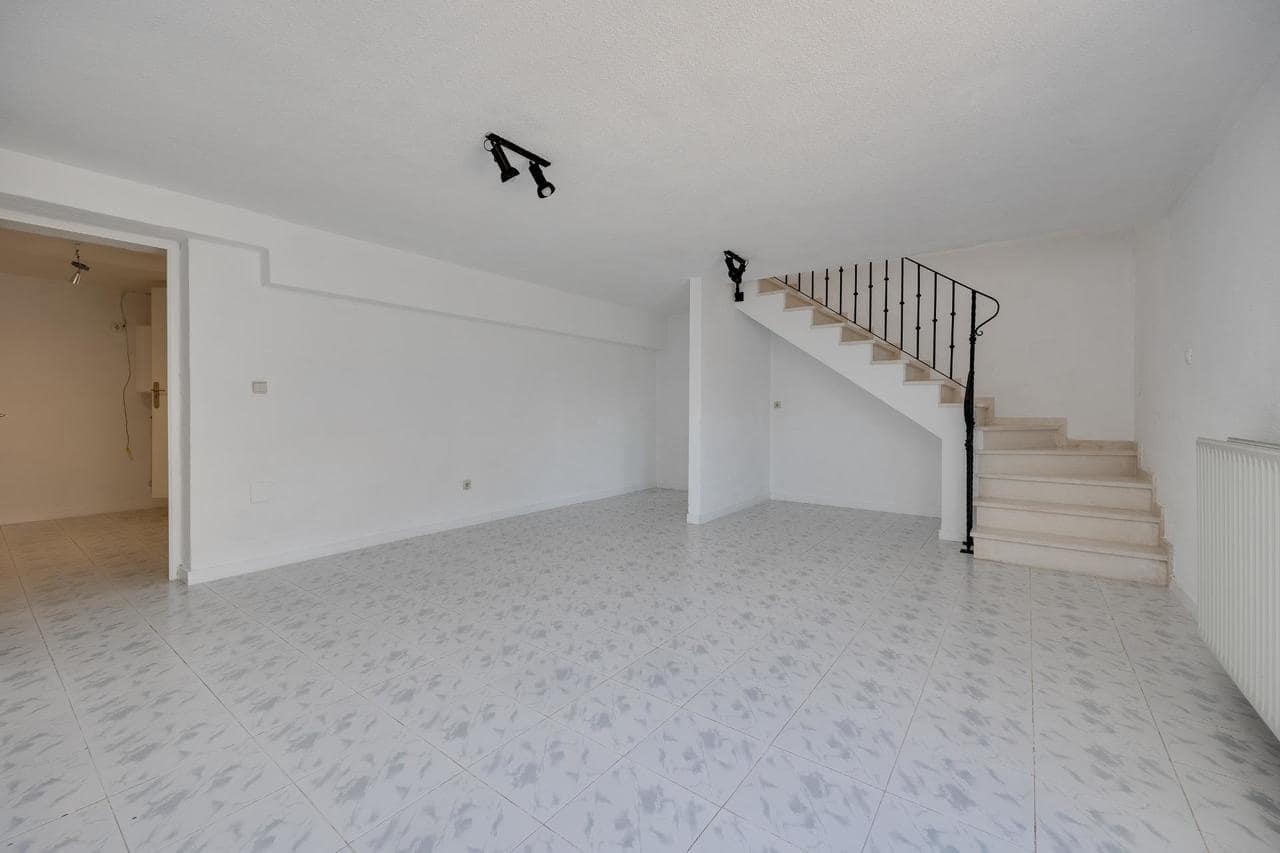 3 chambre Villa/Maison à vendre à Torrevieja avec piscine - 380 000 € (Ref: 9550697)