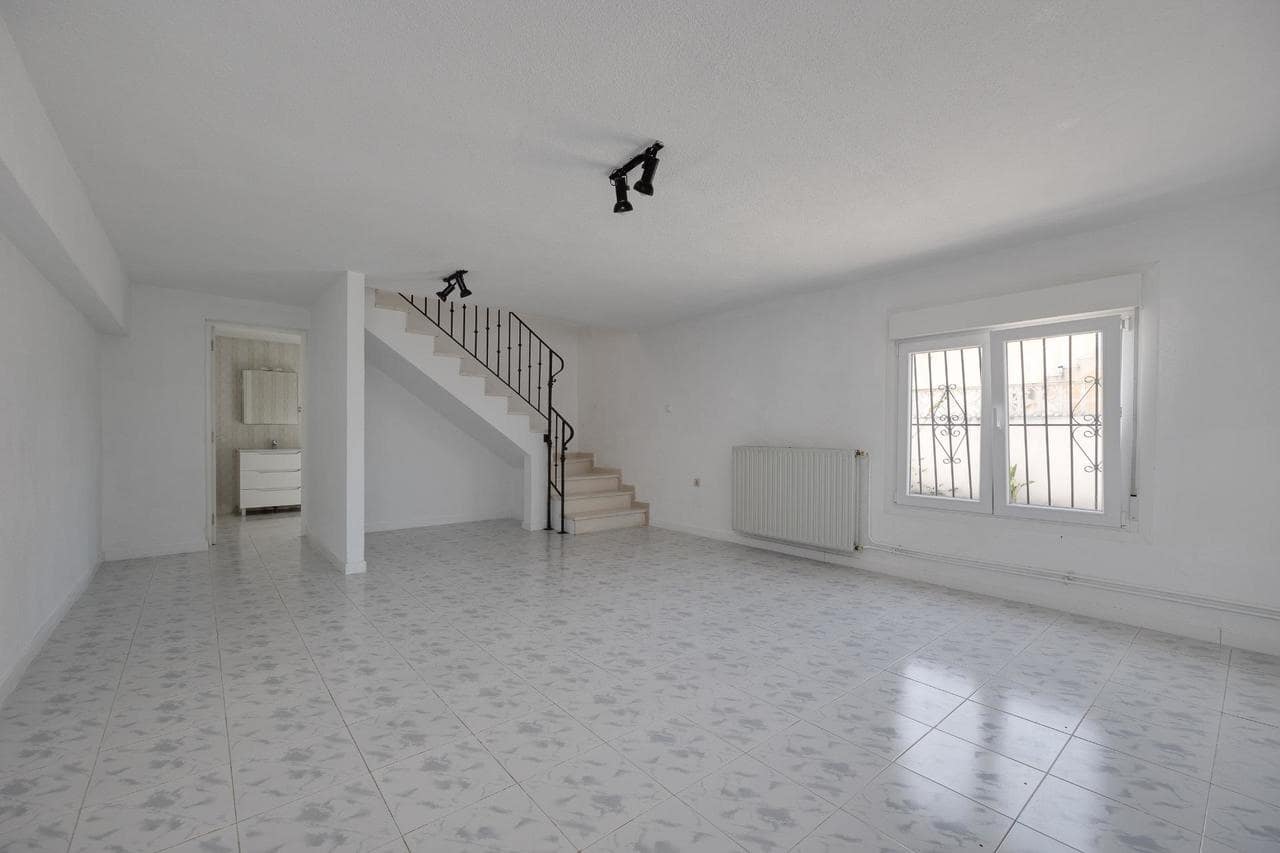 3 bedroom Villa for sale in Torrevieja with pool - € 380,000 (Ref: 9550697)