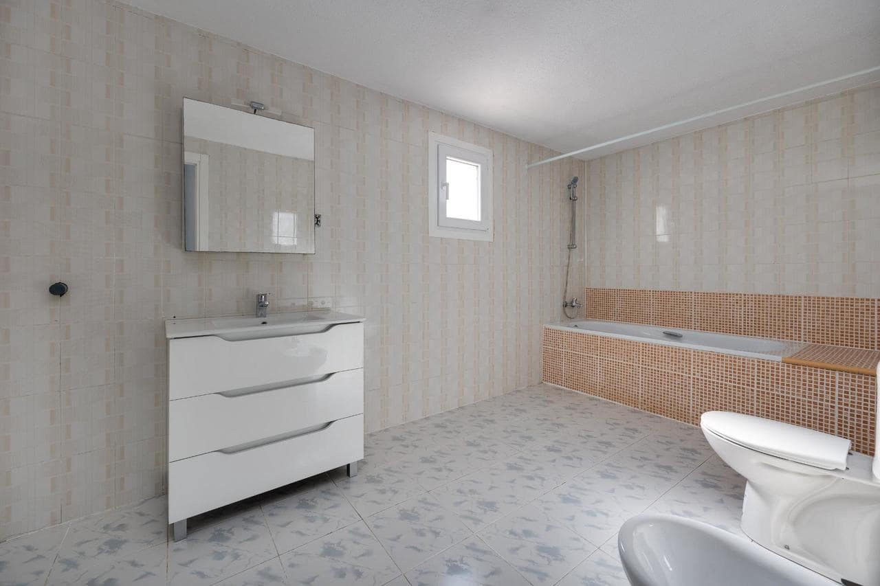 3 bedroom Villa for sale in Torrevieja with pool - € 380,000 (Ref: 9550697)