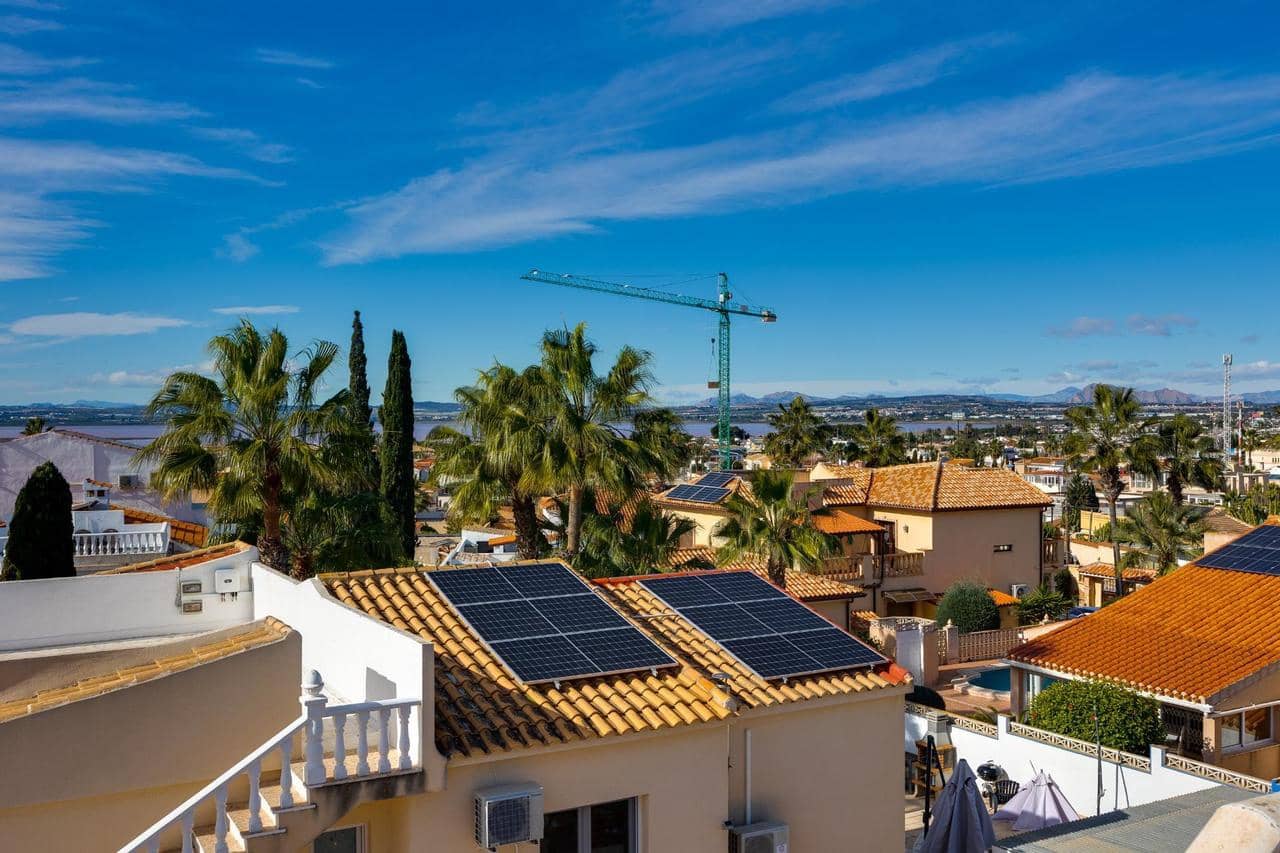 3 bedroom Villa for sale in Torrevieja with pool - € 380,000 (Ref: 9550697)