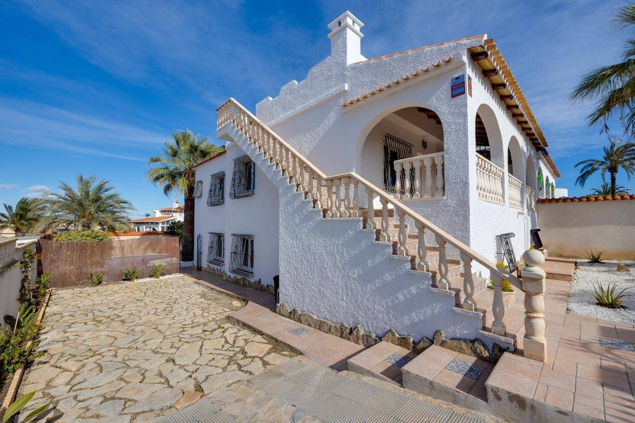 3 bedroom Villa for sale in Torrevieja with pool - € 380,000 (Ref: 9550697)