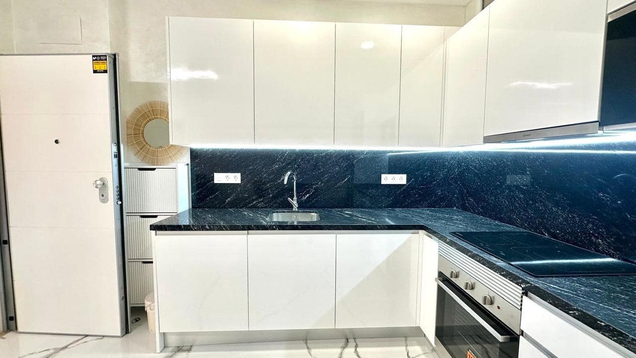 Apartamento de 2 habitaciones en Torrevieja en venta - 250.000 € (Ref: 9550708)