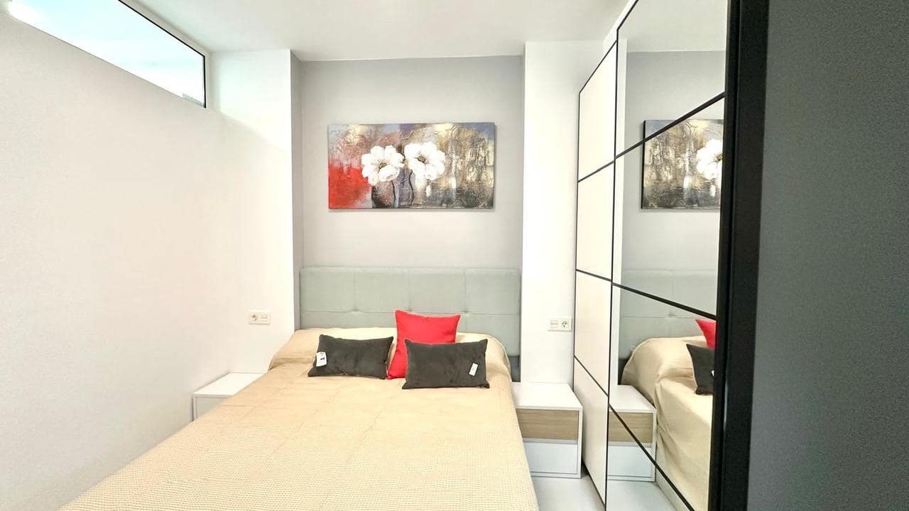 Apartamento de 2 habitaciones en Torrevieja en venta - 250.000 € (Ref: 9550708)