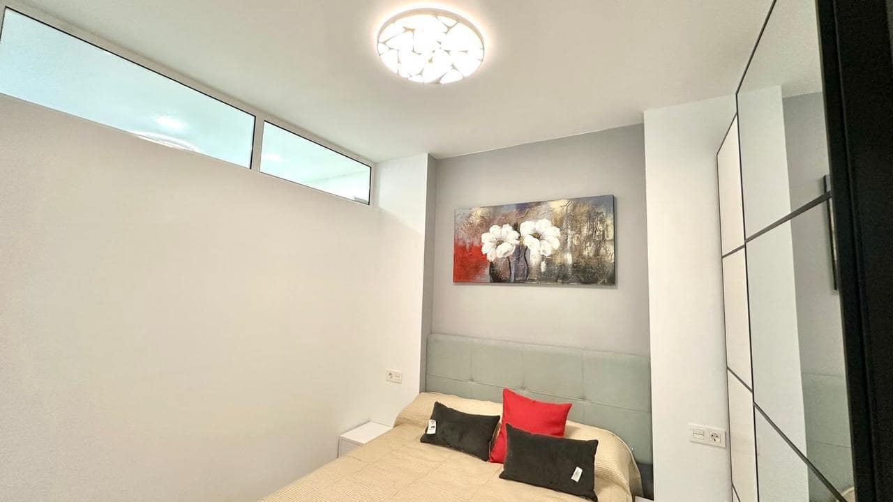 Apartamento de 2 habitaciones en Torrevieja en venta - 250.000 € (Ref: 9550708)