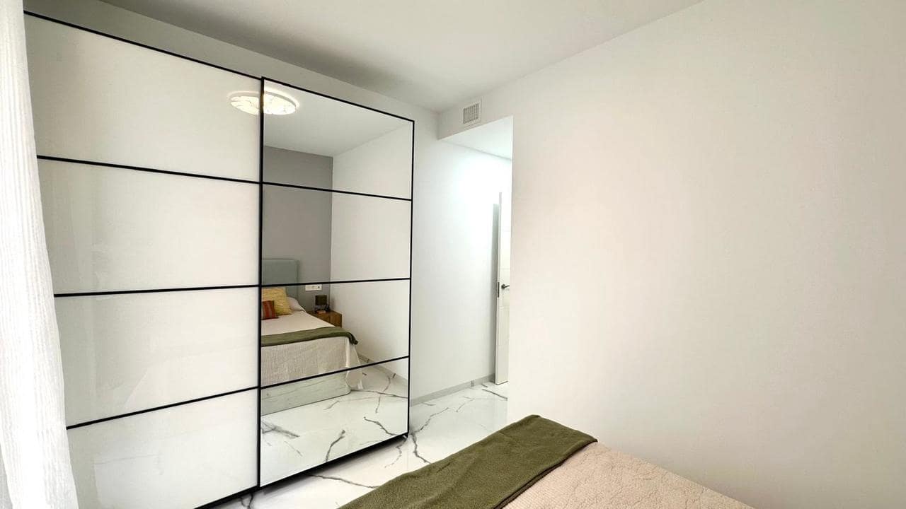 Apartamento de 2 habitaciones en Torrevieja en venta - 250.000 € (Ref: 9550708)