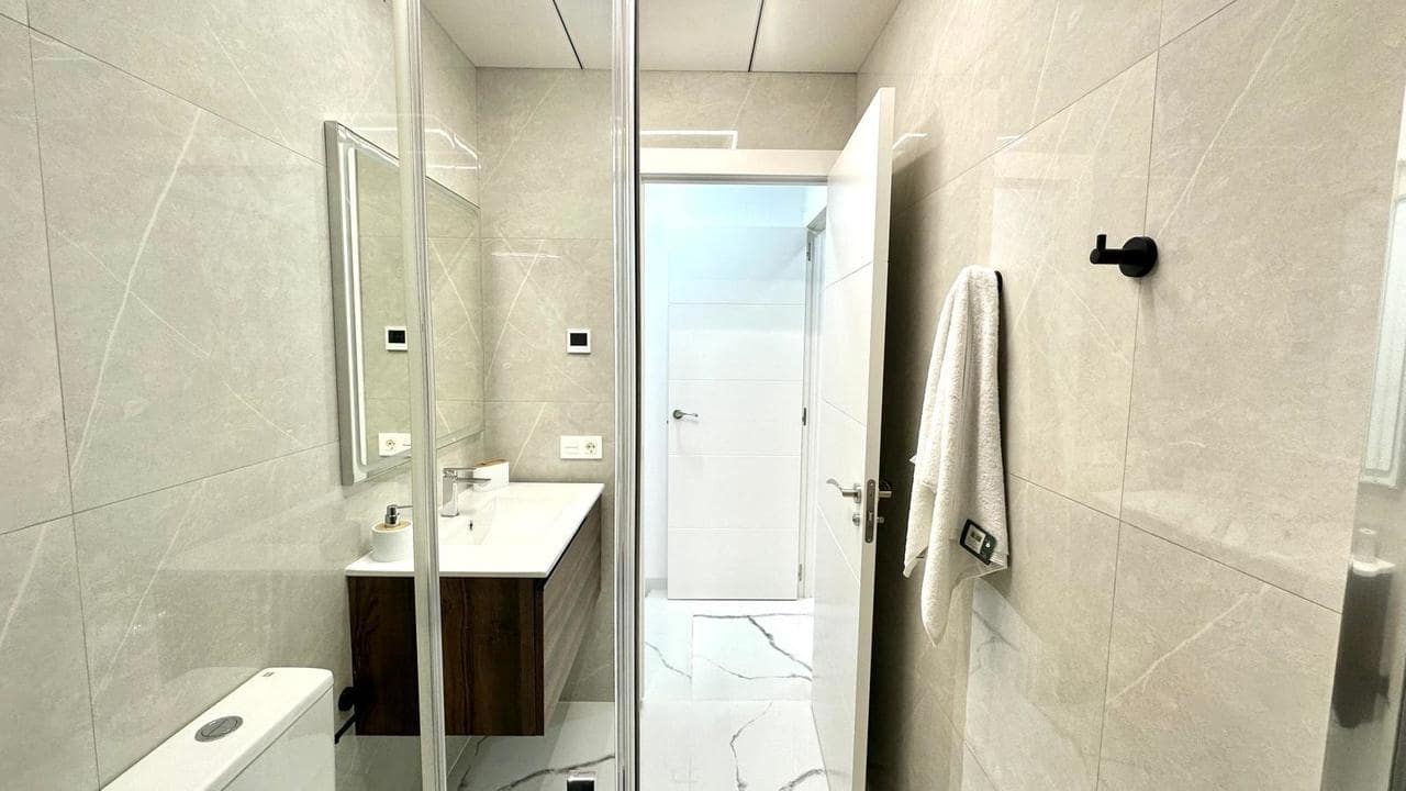 Apartamento de 2 habitaciones en Torrevieja en venta - 250.000 € (Ref: 9550708)