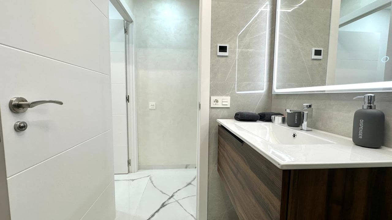 Apartamento de 2 habitaciones en Torrevieja en venta - 250.000 € (Ref: 9550708)