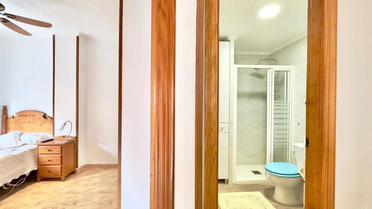 Apartamento de 2 habitaciones en Torrevieja en venta - 139.900 € (Ref: 9550721)