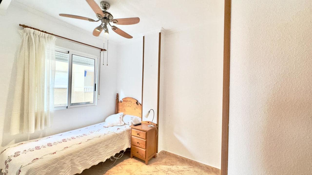 Apartamento de 2 habitaciones en Torrevieja en venta - 139.900 € (Ref: 9550721)