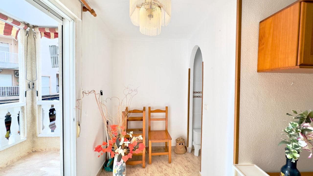 Apartamento de 2 habitaciones en Torrevieja en venta - 139.900 € (Ref: 9550721)