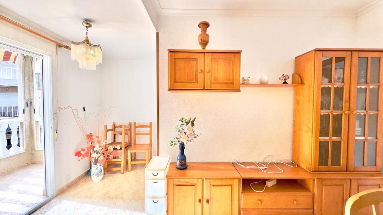 Apartamento de 2 habitaciones en Torrevieja en venta - 139.900 € (Ref: 9550721)