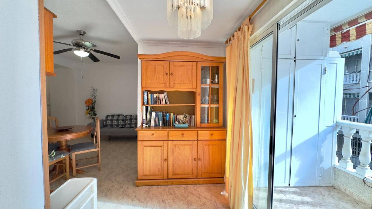 Apartamento de 2 habitaciones en Torrevieja en venta - 139.900 € (Ref: 9550721)