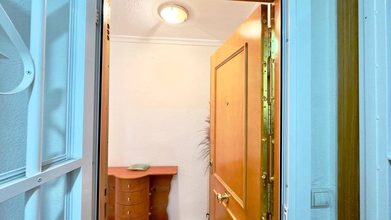 Apartamento de 2 habitaciones en Torrevieja en venta - 139.900 € (Ref: 9550721)