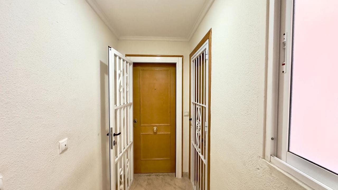 Apartamento de 2 habitaciones en Torrevieja en venta - 139.900 € (Ref: 9550721)