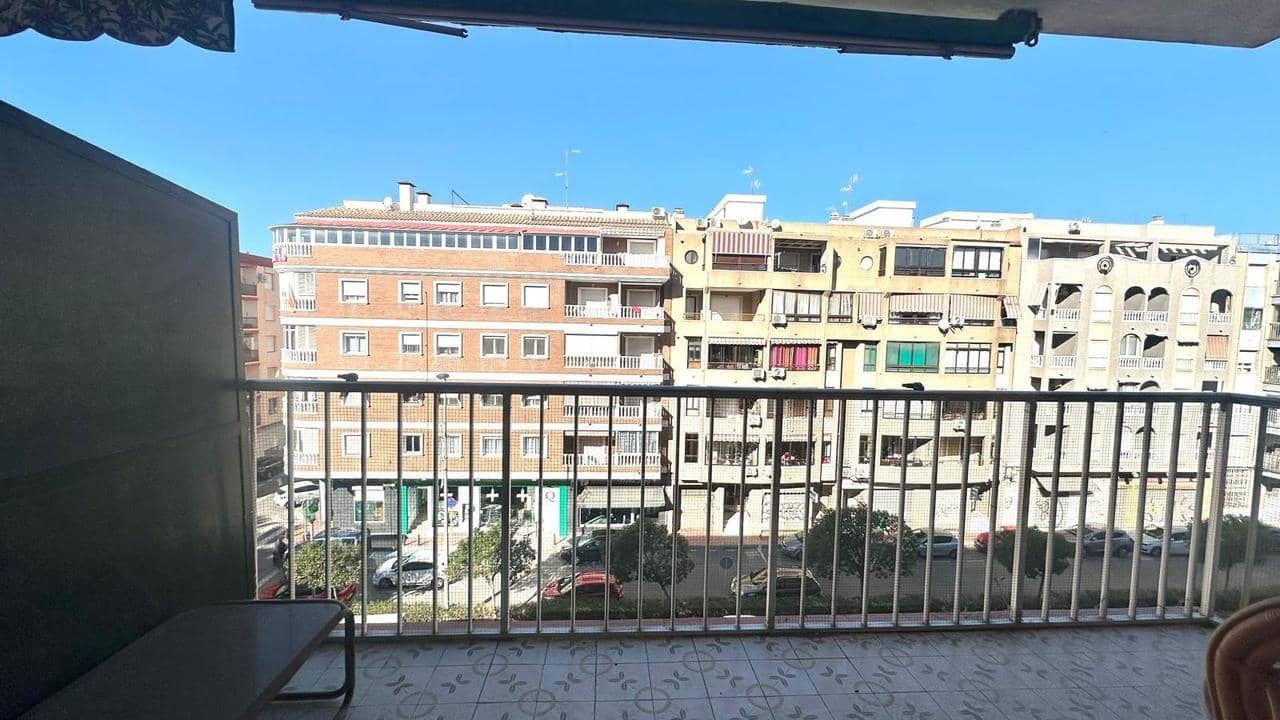 Apartamento de 2 habitaciones en Torrevieja en venta - 155.900 € (Ref: 9550725)