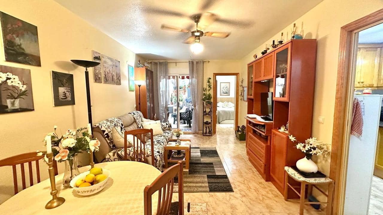 Apartamento de 2 habitaciones en Torrevieja en venta - 133.000 € (Ref: 9550728)