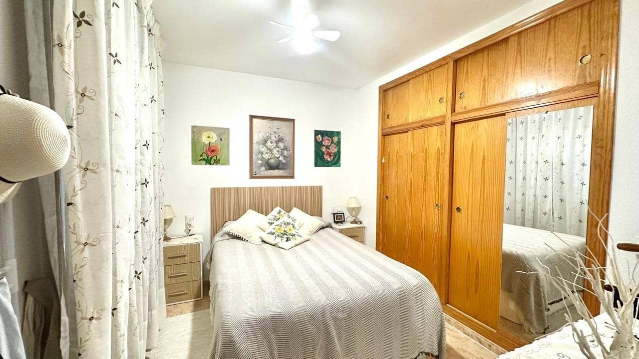 Apartamento de 2 habitaciones en Torrevieja en venta - 133.000 € (Ref: 9550728)