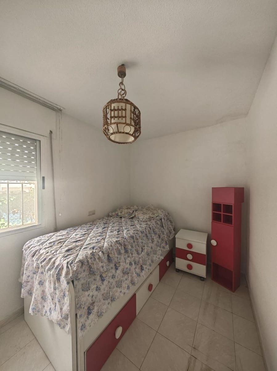 Bungalow de 2 habitaciones en Torrevieja en venta con piscina - 144.900 € (Ref: 9550730)