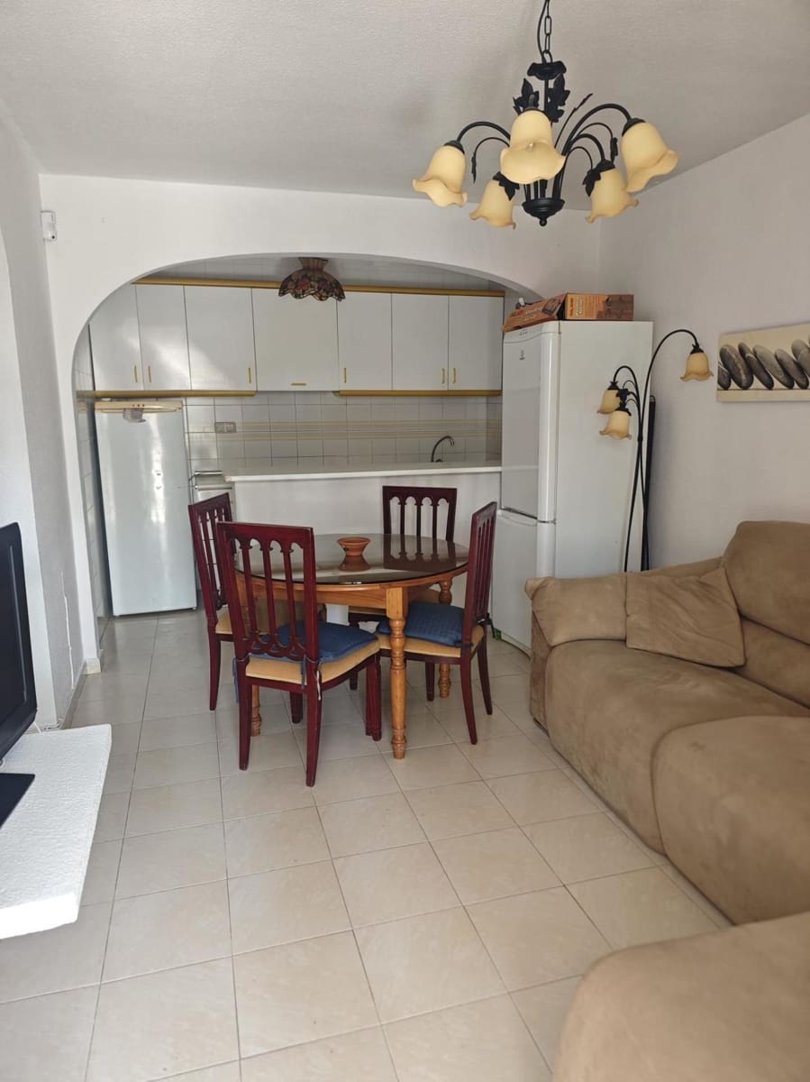 Bungalow de 2 habitaciones en Torrevieja en venta con piscina - 144.900 € (Ref: 9550730)