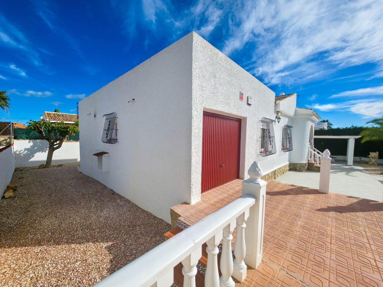 Chalet de 4 habitaciones en Torrevieja en venta - 449.950 € (Ref: 9581511)