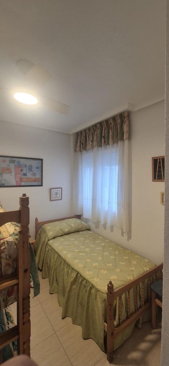 Apartamento de 2 habitaciones en Torrevieja en venta - 165.000 € (Ref: 9585353)
