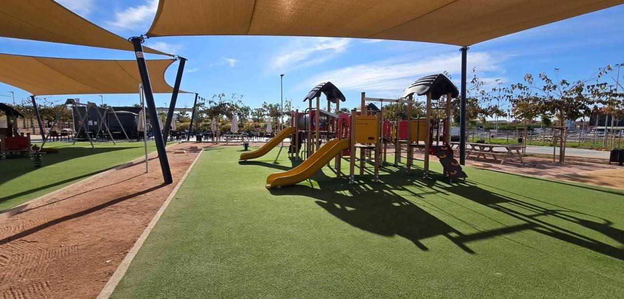 3 quarto Moradia para venda em Torrevieja - 330 000 € (Ref: 9585359)