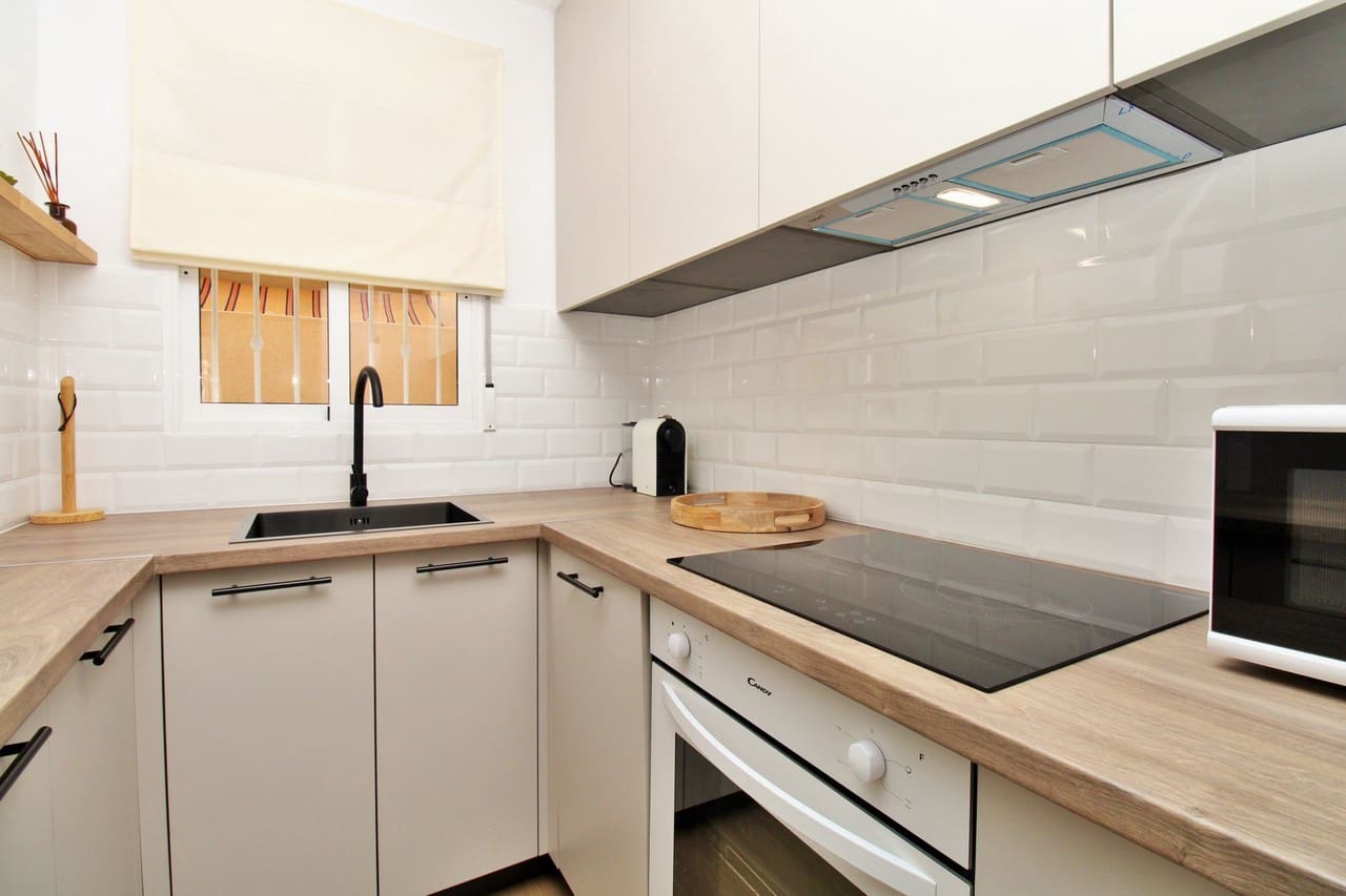 2 bedroom Townhouse for sale in Villamartin with pool - € 179,000 (Ref: 9590691)