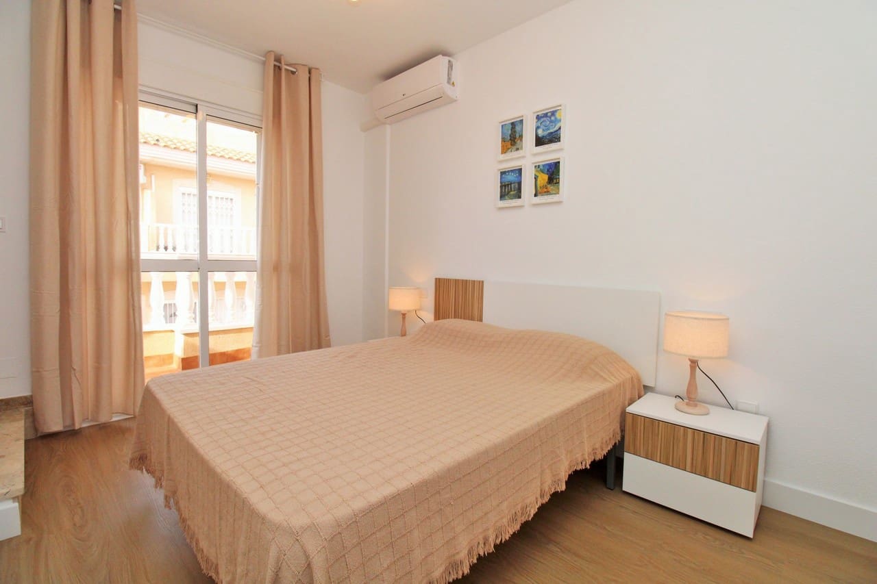 2 bedroom Townhouse for sale in Villamartin with pool - € 179,000 (Ref: 9590691)