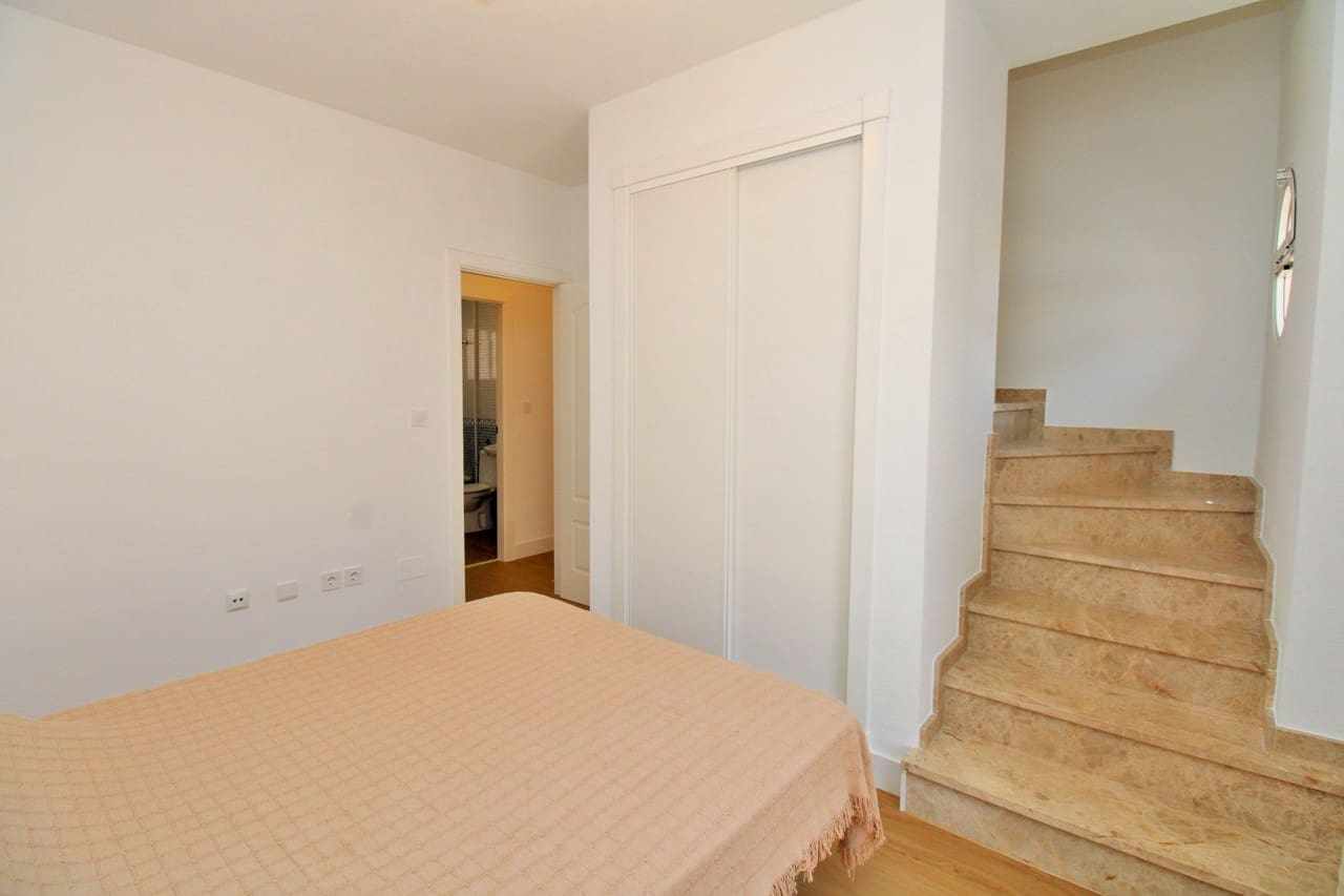 2 bedroom Townhouse for sale in Villamartin with pool - € 179,000 (Ref: 9590691)