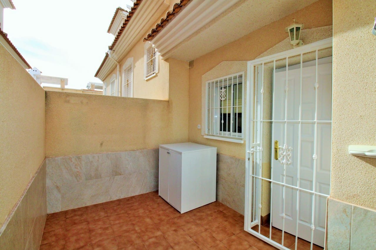 2 bedroom Townhouse for sale in Villamartin with pool - € 179,000 (Ref: 9590691)