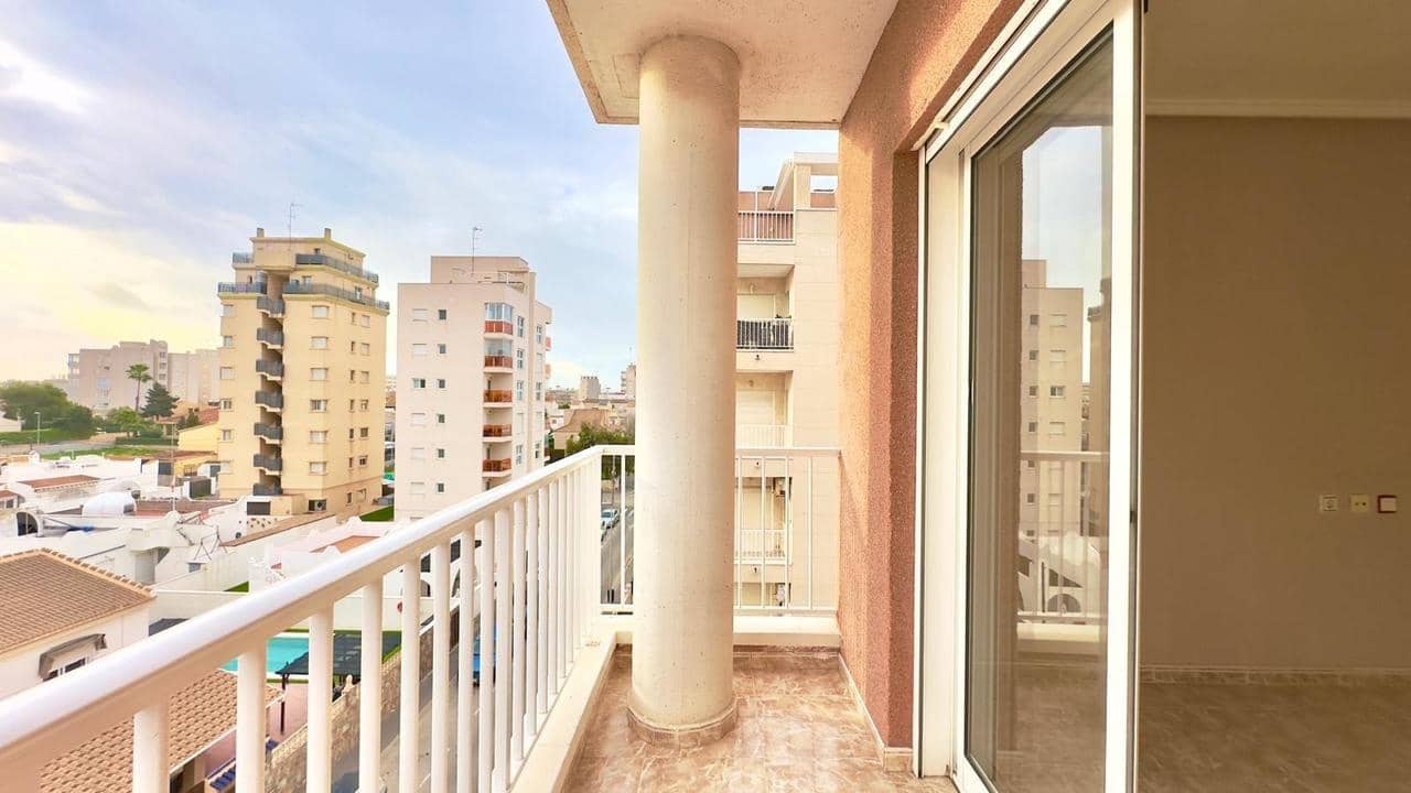 Apartamento de 2 habitaciones en Torrevieja en venta con piscina - 139.900 € (Ref: 9590698)