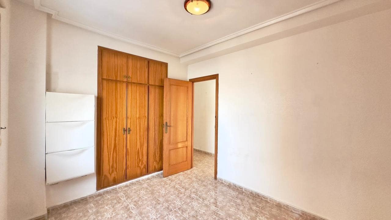 Apartamento de 2 habitaciones en Torrevieja en venta con piscina - 139.900 € (Ref: 9590698)