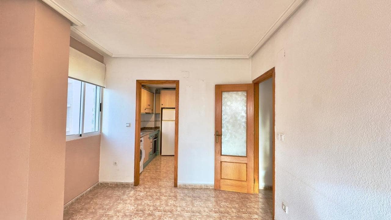 Apartamento de 2 habitaciones en Torrevieja en venta con piscina - 139.900 € (Ref: 9590698)