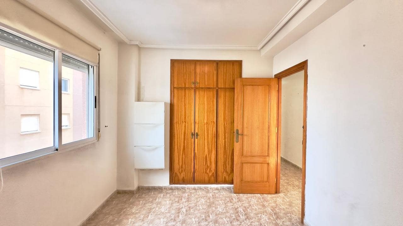 Apartamento de 2 habitaciones en Torrevieja en venta con piscina - 139.900 € (Ref: 9590698)