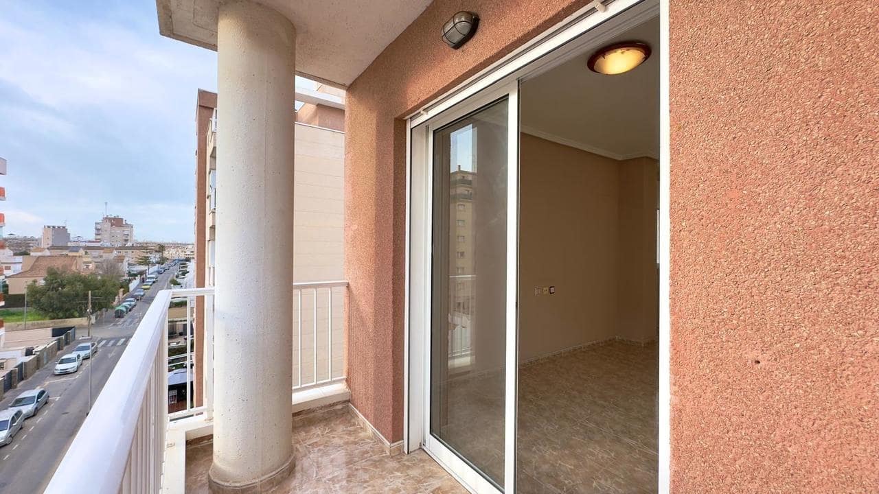 Apartamento de 2 habitaciones en Torrevieja en venta con piscina - 139.900 € (Ref: 9590698)