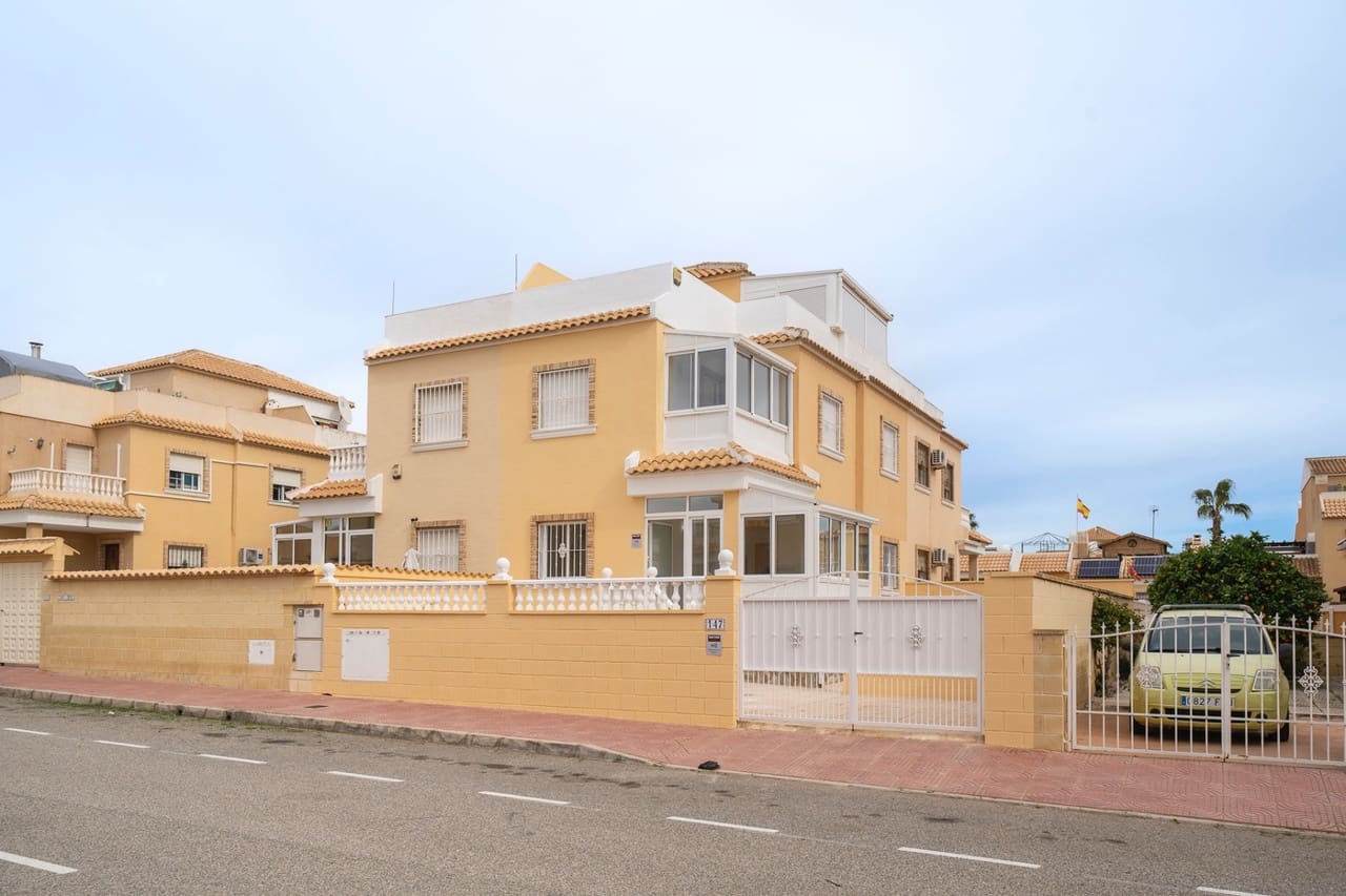 3 slaapkamer Huis te koop in Ciudad Quesada met zwembad - € 265.000 (Ref: 9598666)