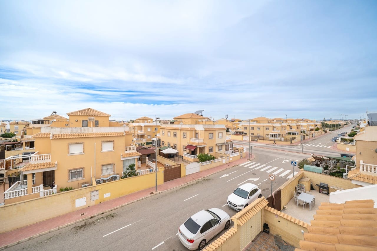 3 slaapkamer Huis te koop in Ciudad Quesada met zwembad - € 265.000 (Ref: 9598666)
