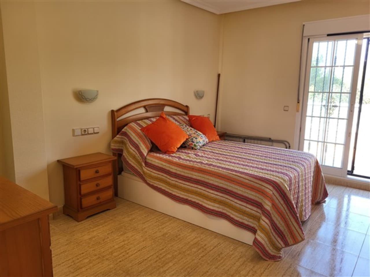 3 soveværelse Villa til salg i Villamartin med swimmingpool - € 375.000 (Ref: 9598669)