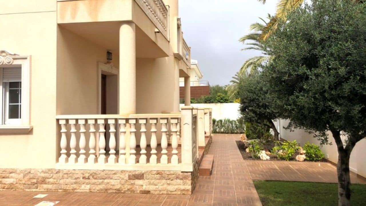 4 bedroom Villa for sale in Cabo Roig - € 910,000 (Ref: 9601017)