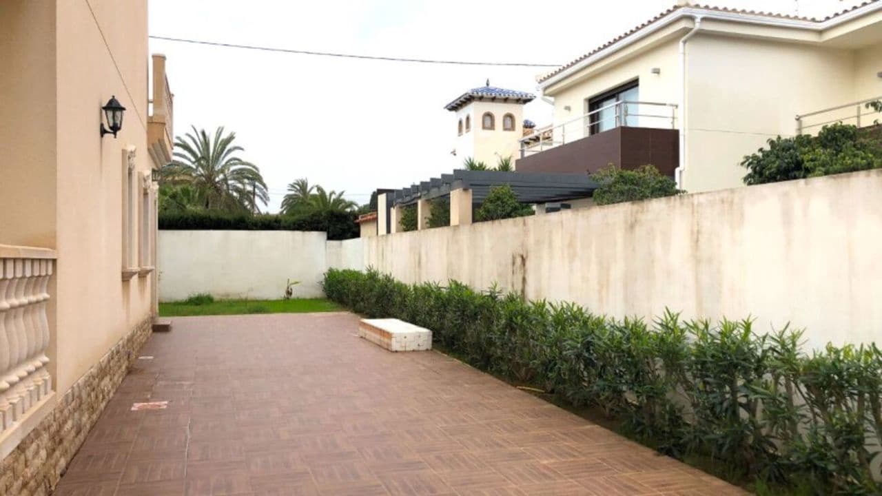 4 bedroom Villa for sale in Cabo Roig - € 910,000 (Ref: 9601017)