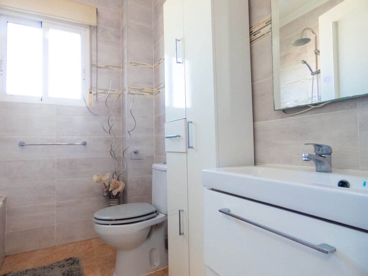 4 bedroom Villa for sale in Playa Flamenca - € 399,000 (Ref: 9601018)