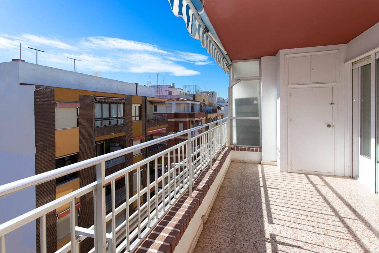 3 makuuhuone Kattohuoneisto myytävänä paikassa Torrevieja - 197 000 € (Ref: 9602502)