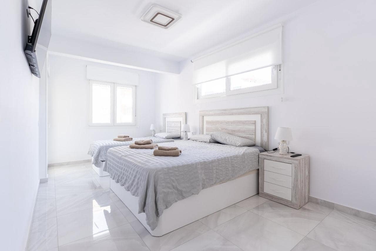 4 chambre Maison de Ville à vendre à Torrevieja avec piscine - 529 000 € (Ref: 9602503)