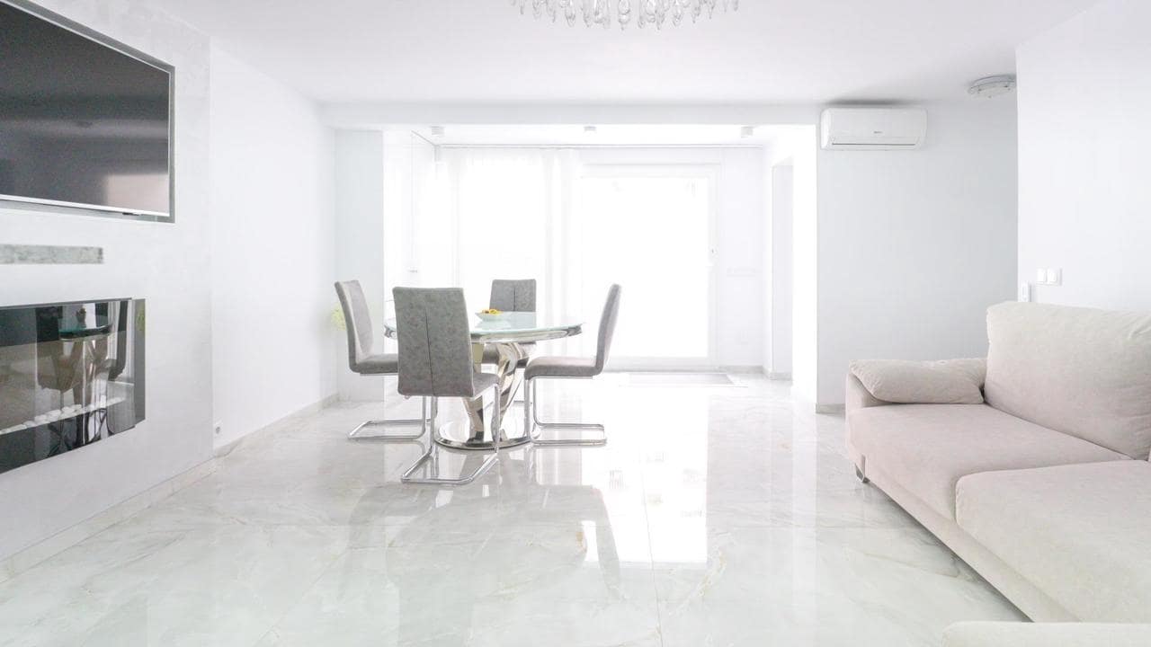 4 chambre Maison de Ville à vendre à Torrevieja avec piscine - 529 000 € (Ref: 9602503)