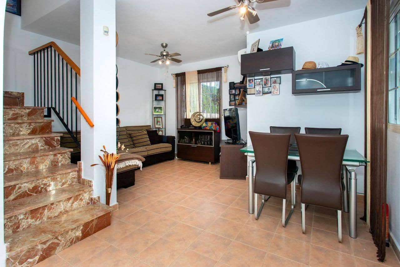 2 makuuhuone Omakotitalo myytävänä paikassa Orihuela Costa mukana uima-altaan - 185 000 € (Ref: 9602505)