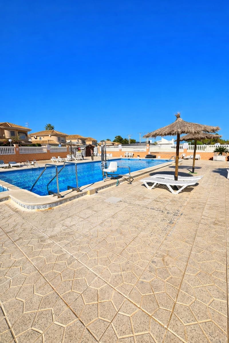 2 chambre Bungalow à vendre à Torrevieja - 132 000 € (Ref: 9602512)