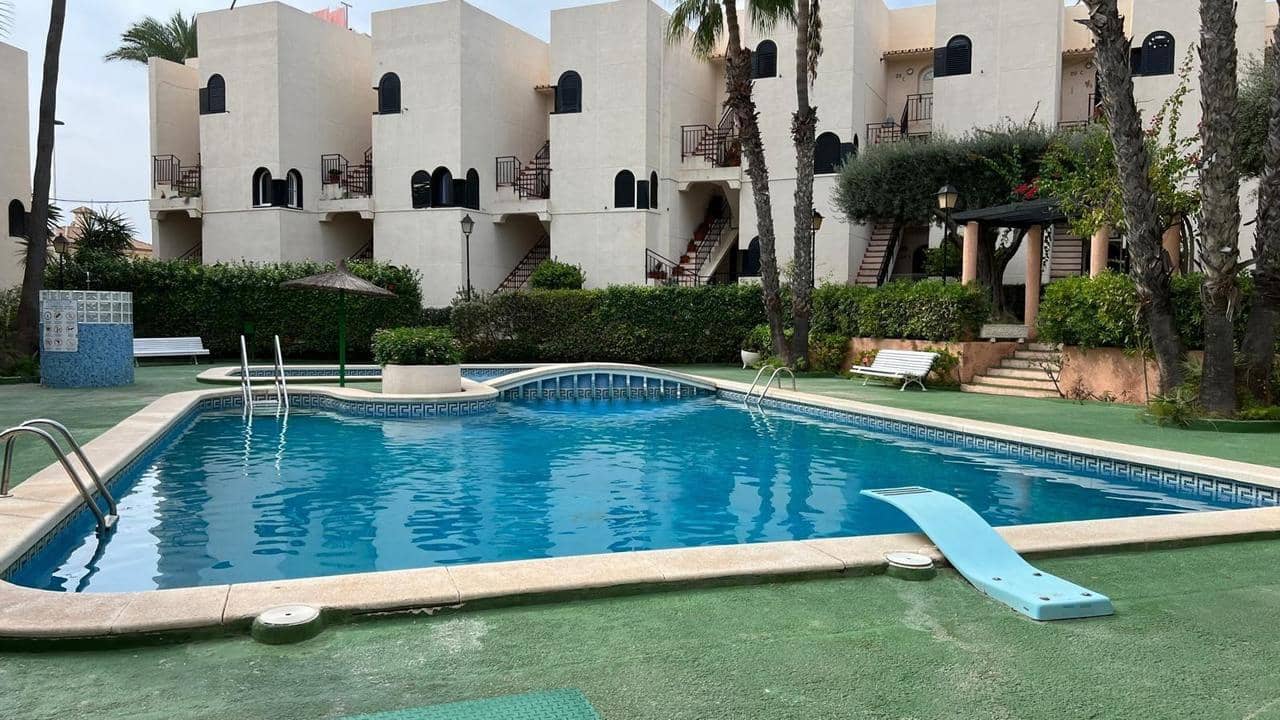 2 makuuhuone Huoneisto myytävänä paikassa Torrevieja mukana uima-altaan - 250 000 € (Ref: 9602513)