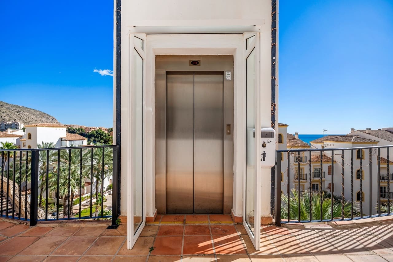 3 bedroom Penthouse for sale in Altea with pool garage - € 549,000 (Ref: 9602535)