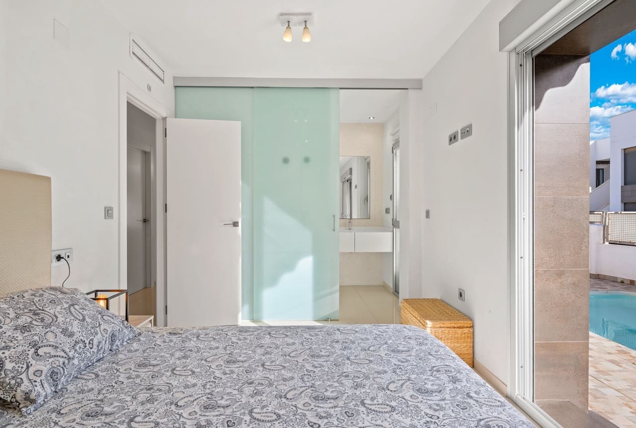 3 sypialnia Willa na sprzedaż w Ciudad Quesada z basenem garażem - 399 000 € (Ref: 9602539)
